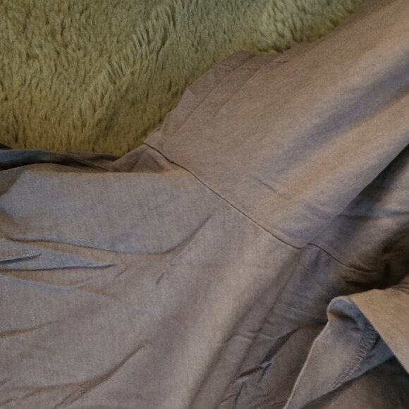 Mauve Deep V Neck Aritzia Tee Shirt, Cotton/Poly Mix, slight stretch. SIze L - Picture 3 of 4